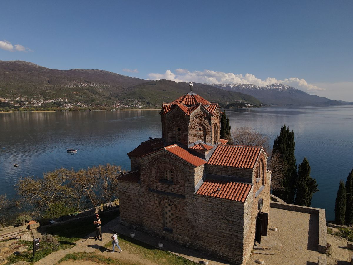 Église Saint-Jean de Kaneo vue du drone