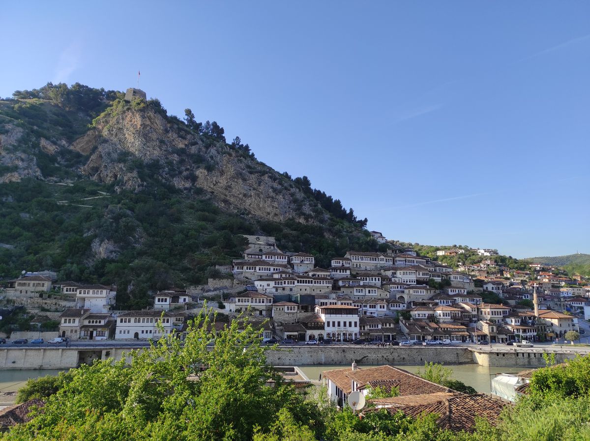 Berat: la ville aux 1000 fenêtres