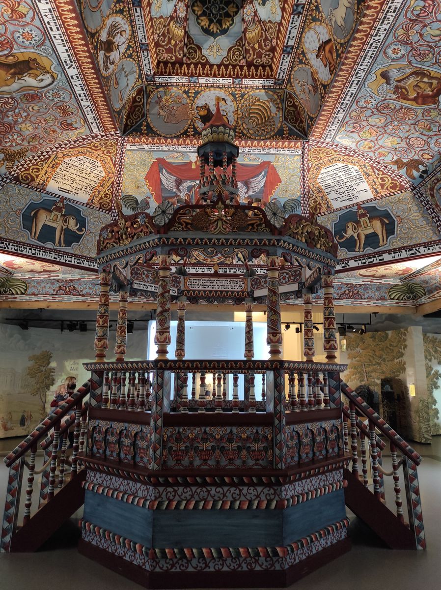 Intérieur d'une synagogue