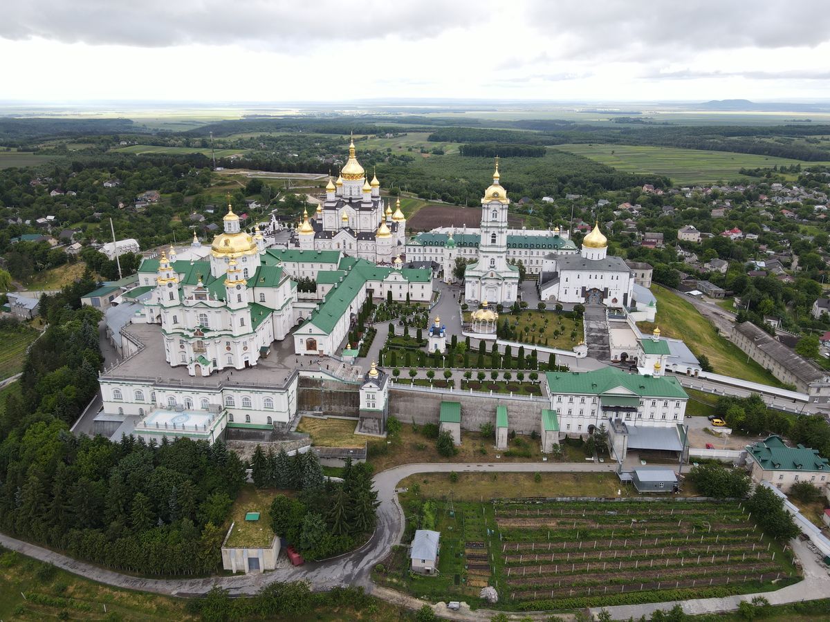 L'énorme monastère de Pochaïv