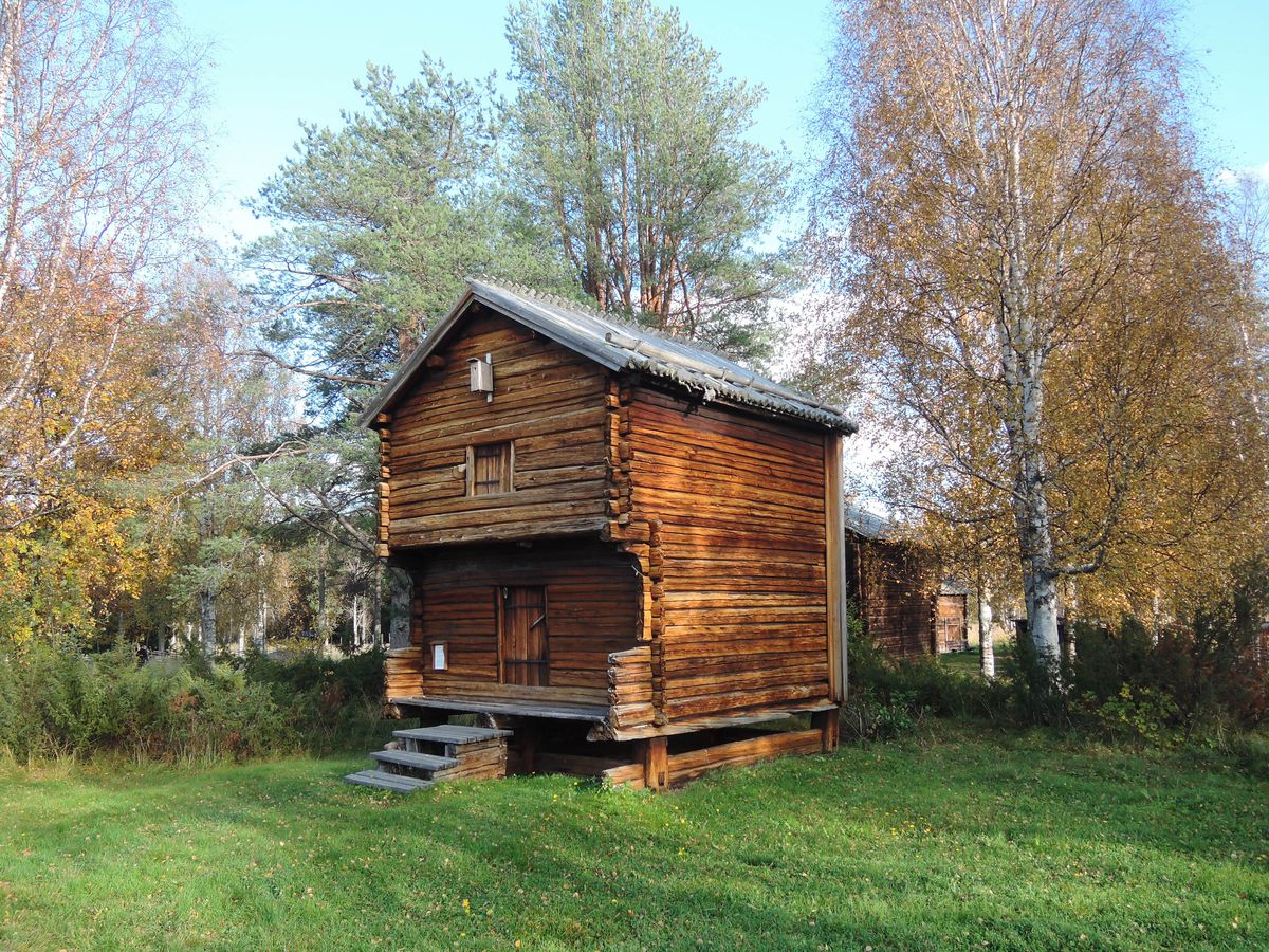 Ancienne cabane à grains