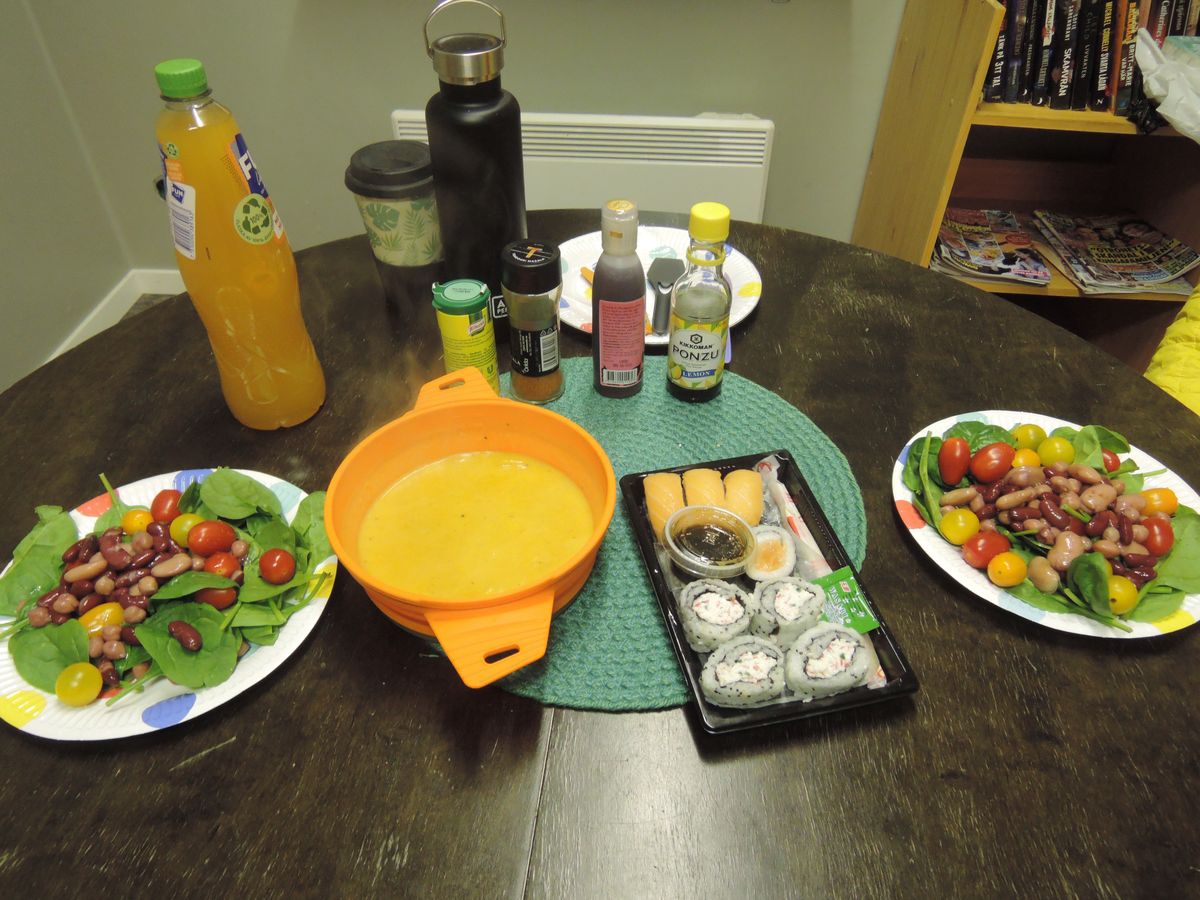 Au menu de ce soir: soupe thaï, sushis et salade