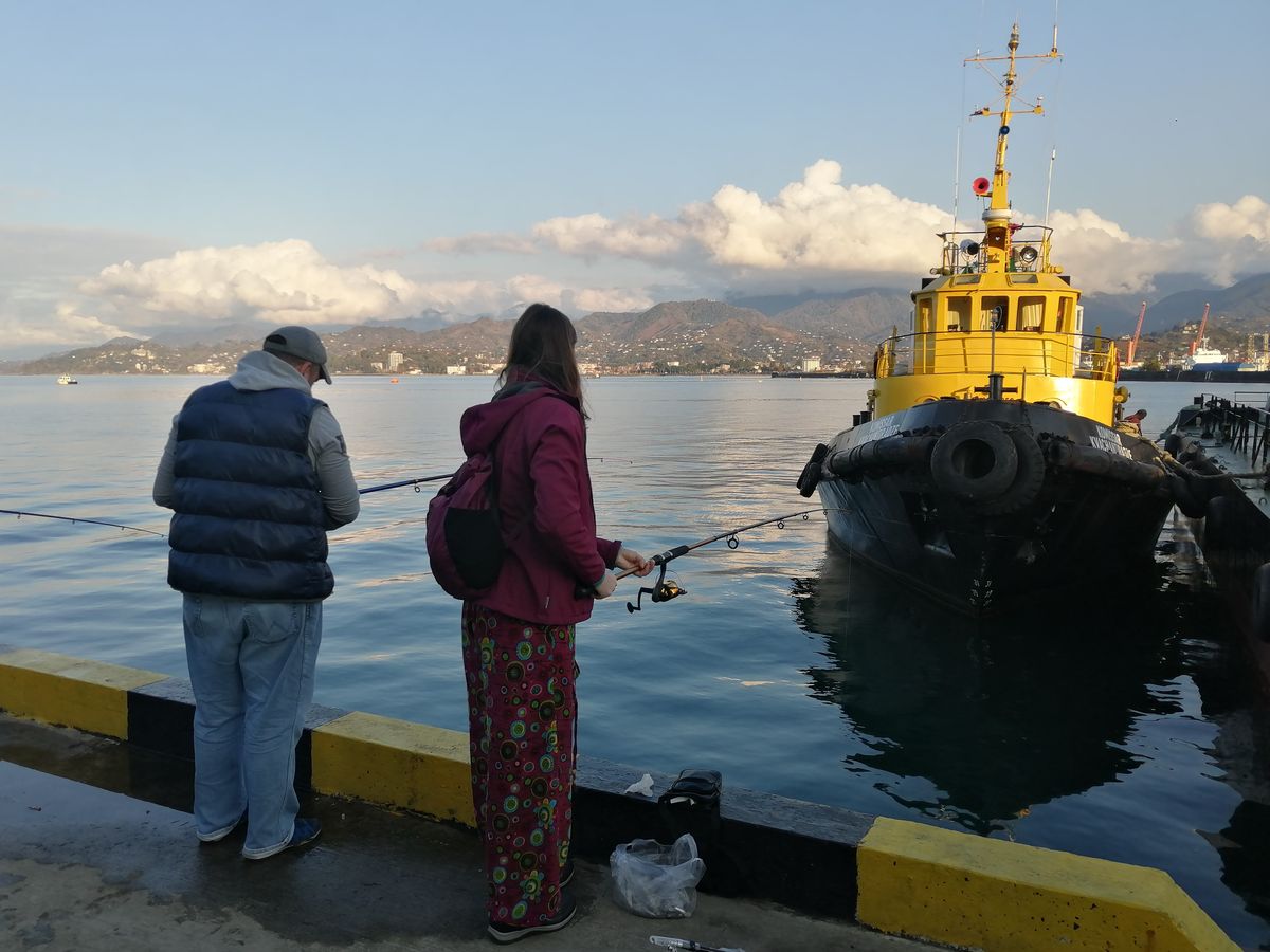 Pêche sur le port de Batumi