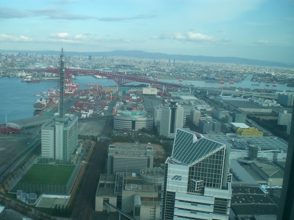 Vue de la baie d'Osaka depuis les toilettes du 47° étage de la tour WTC