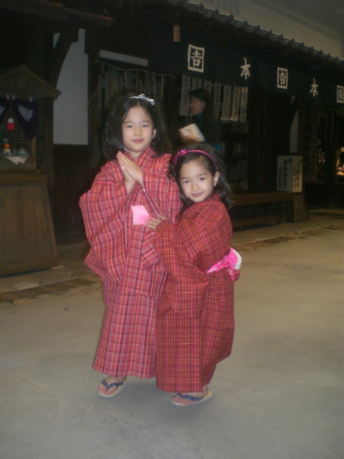 Petites filles en kimono