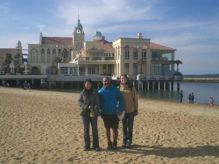 Miharu, François et moi sur la plage de Momochi
