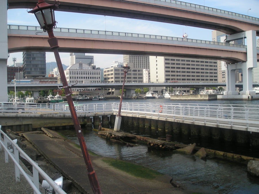 Les restes du tremblement de terre de Kobe en 1995