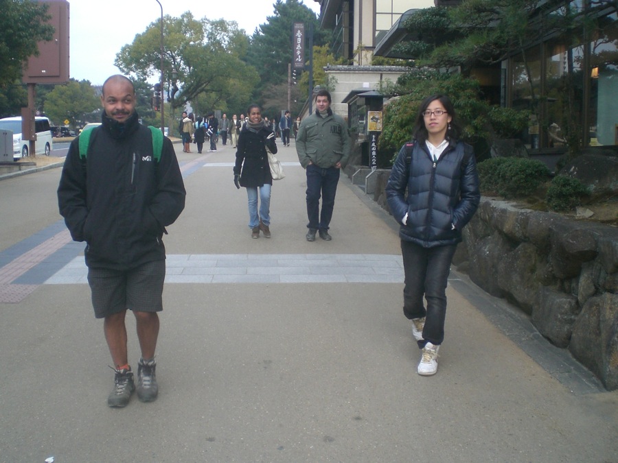 Notre équipe internationale de touristes à l'assaut des rues de Nara