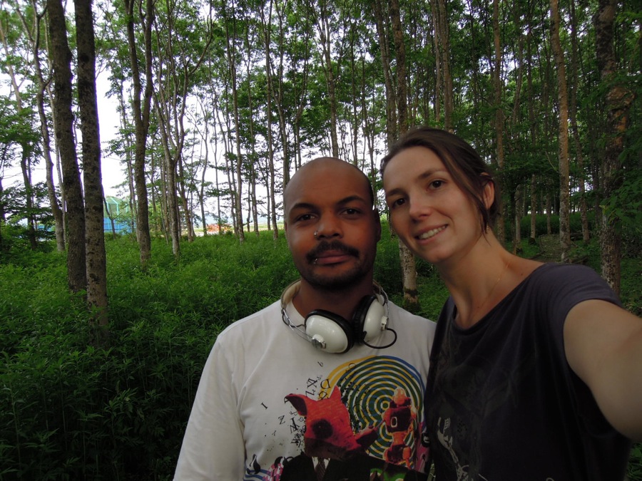 François et moi dans la mini-jungle où nous élirons domicile pour la nuit