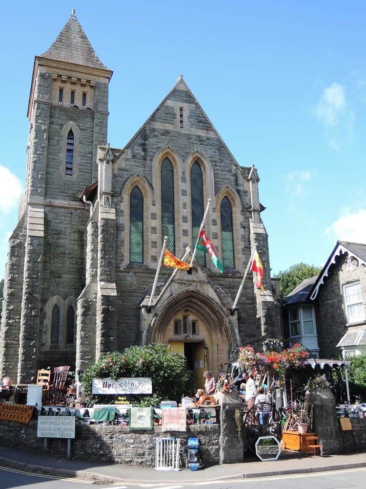 La fameuse église/bazar de Builth Wells